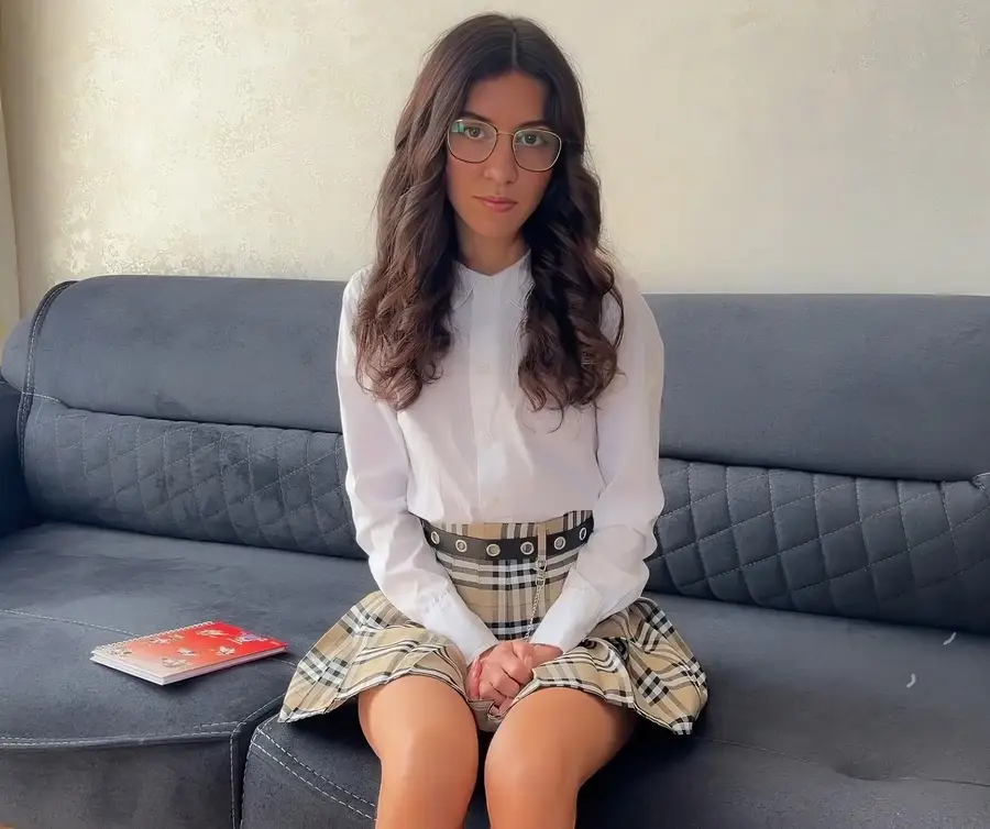 Katty West - Girl Cant Pronounce Some Letters And Turns To a Professional Speech Therapist Who Fucks Her FullHD 1080p