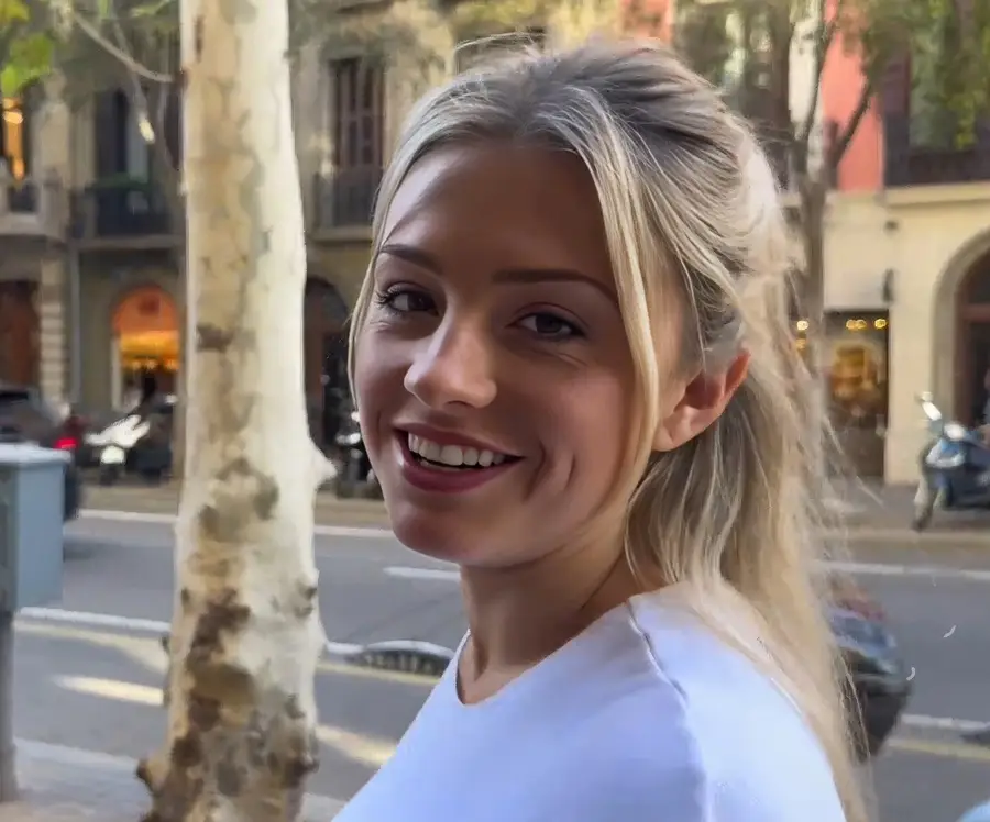 Miss Alice Wild - Hard Fuck With Tour Guide In Barcelona FullHD 1080p
