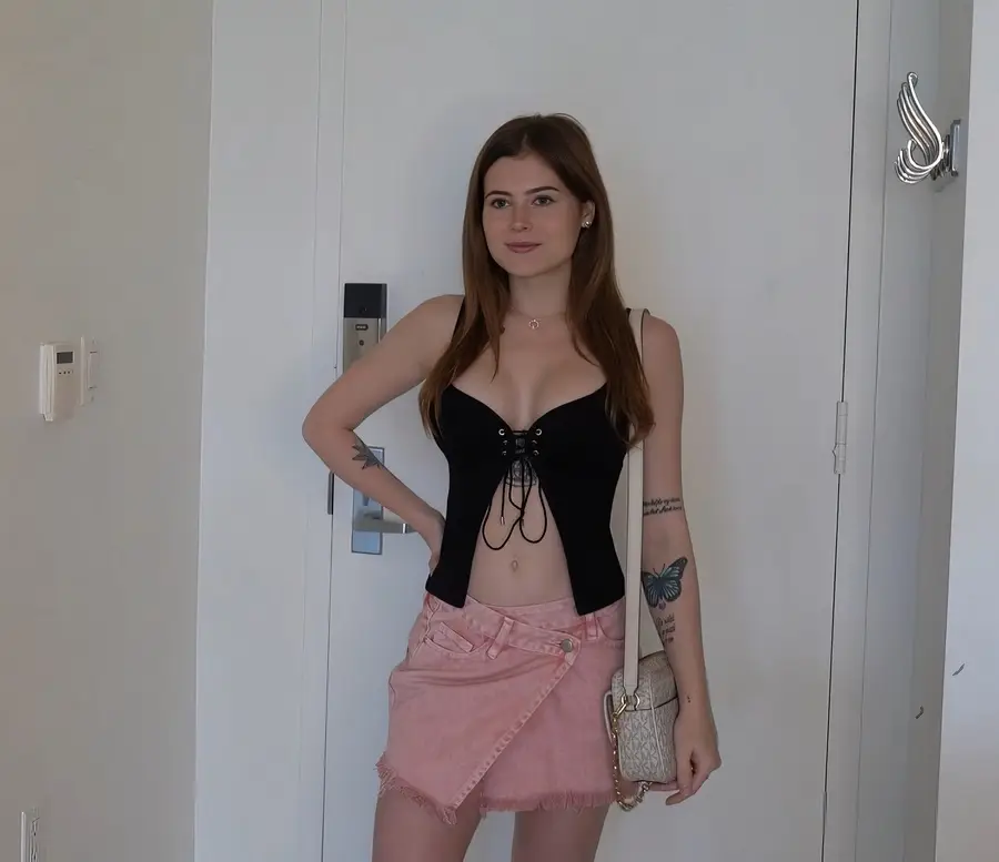 Chloe Wildd - The Babysitter FullHD 1080p