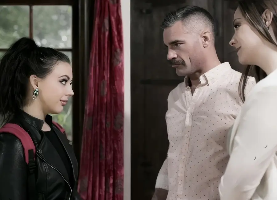 Chanel Preston, Whitney Wright - Keeping Your Family Close FullHD 1080p