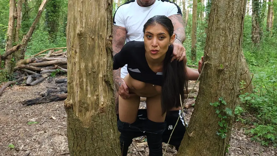 MeidenVanHolland - Kechteny neukt in het bos 1080p