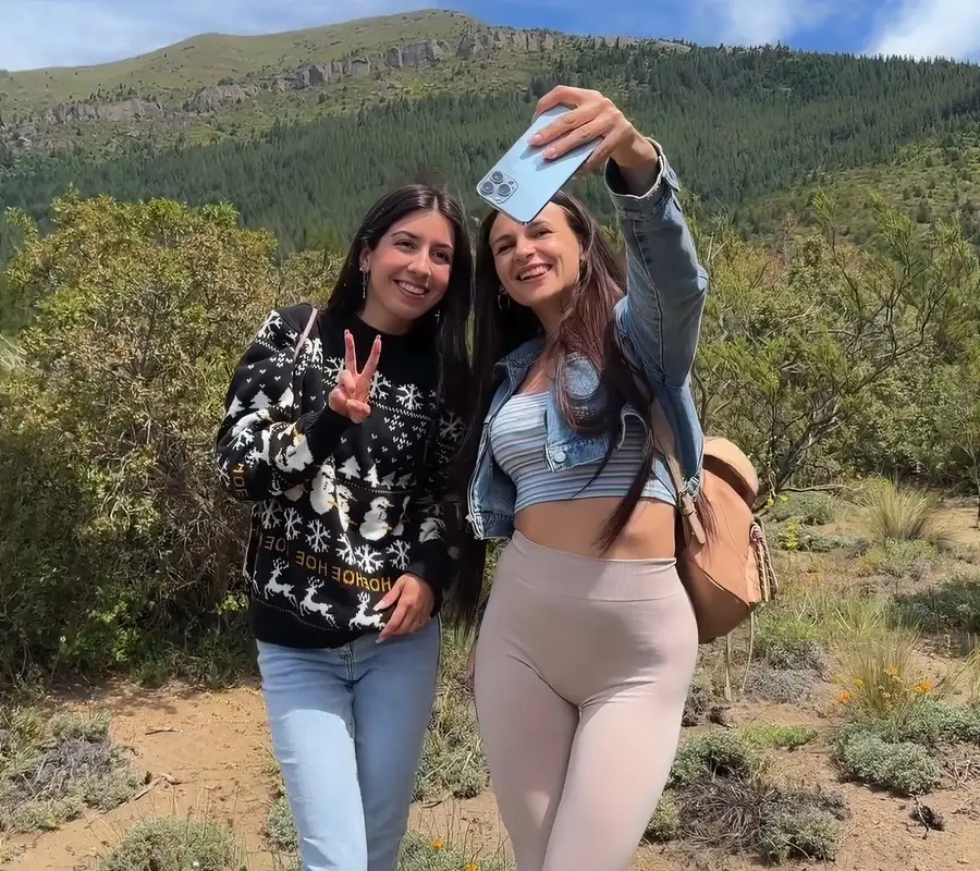 Katty West, Kate Rich - Tourists Accidentally Flashed Their Pussies To Strangers And Got Fucked In Nature FullHD 1080p