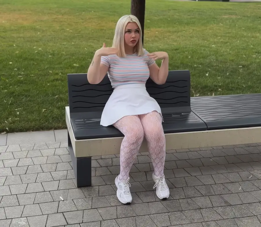 Blondessa - It Was a Hot Day And I Invited a Stranger To Have a Beer FullHD 1080p